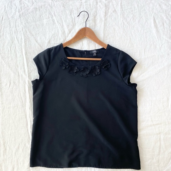 Chic by Jacob Black Blouse With Floral Detail - Picture 10 of 10